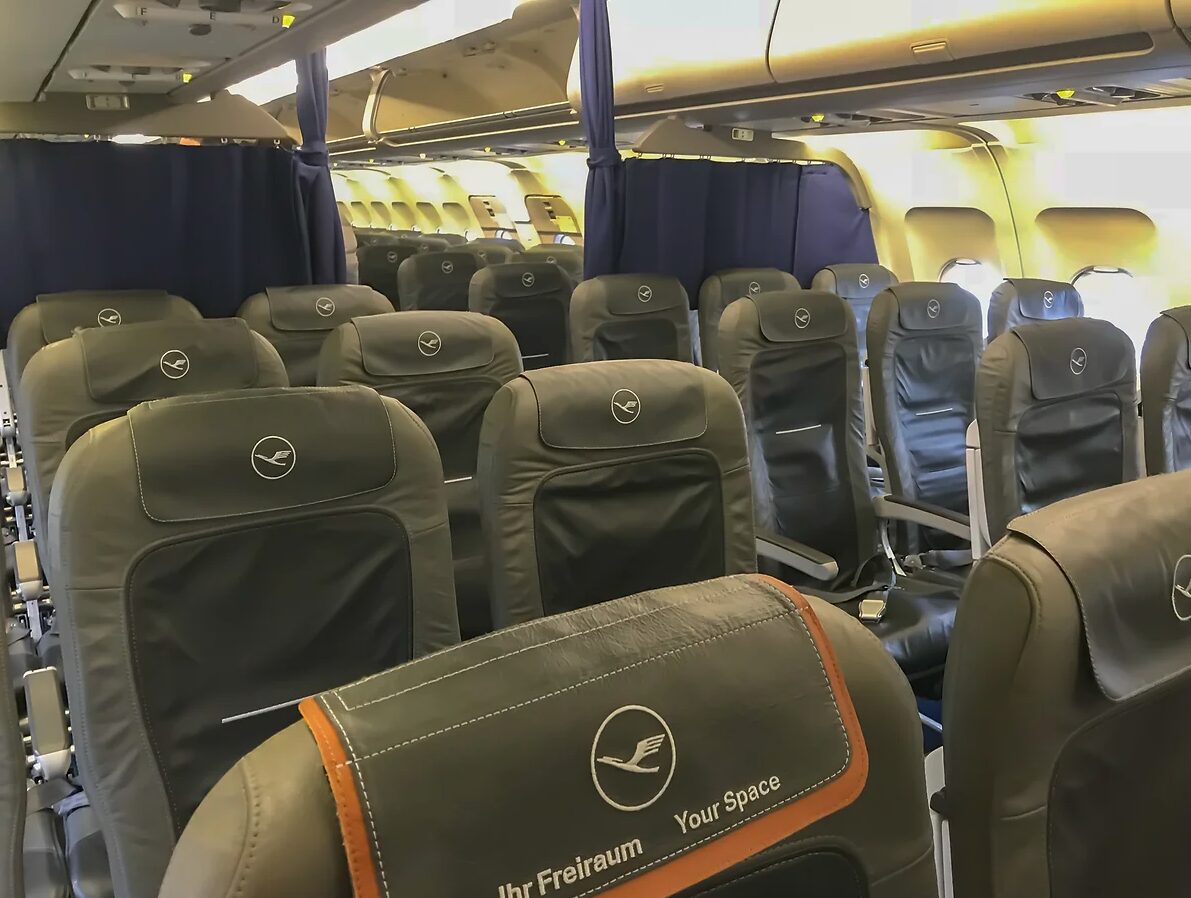 Die Business Class auf Kurzstrecken unterscheidet sich kaum von der Economy Lediglich der Mittelsitz bleibt frei Quelle lufthansacom