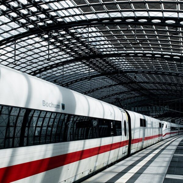 Denn die Deutsche Bahn Fernzüge sind weiterhin stark unpünktlich! Dies soll jedoch bis Jahresende verbessert werden!